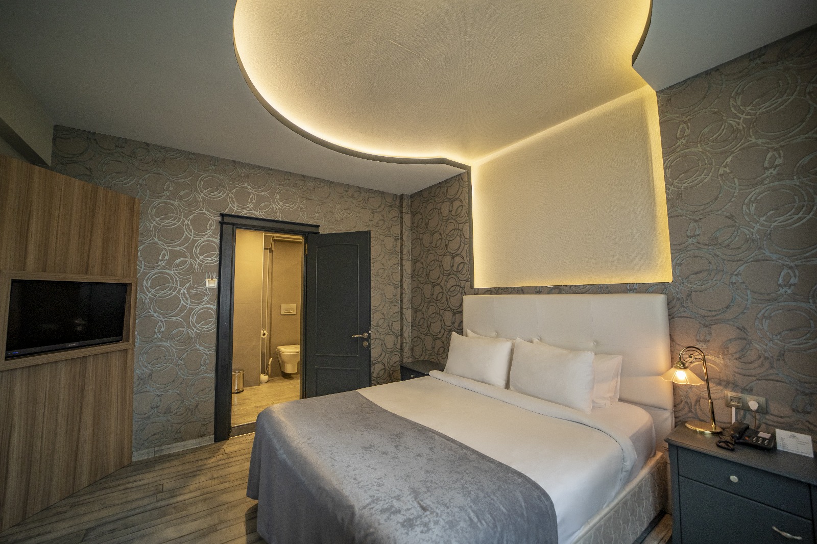 Suite Room 12